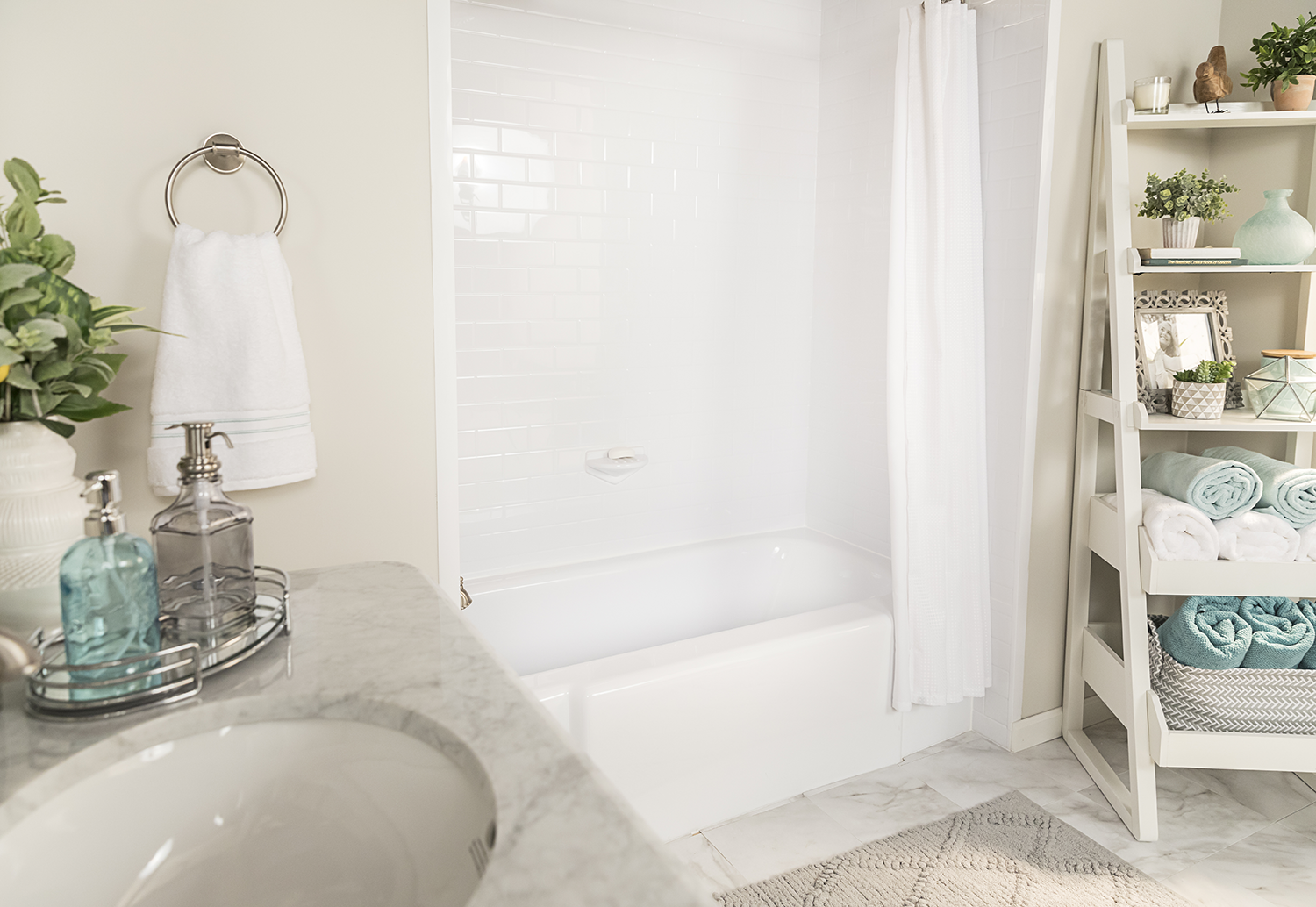 White Savona Bathtub